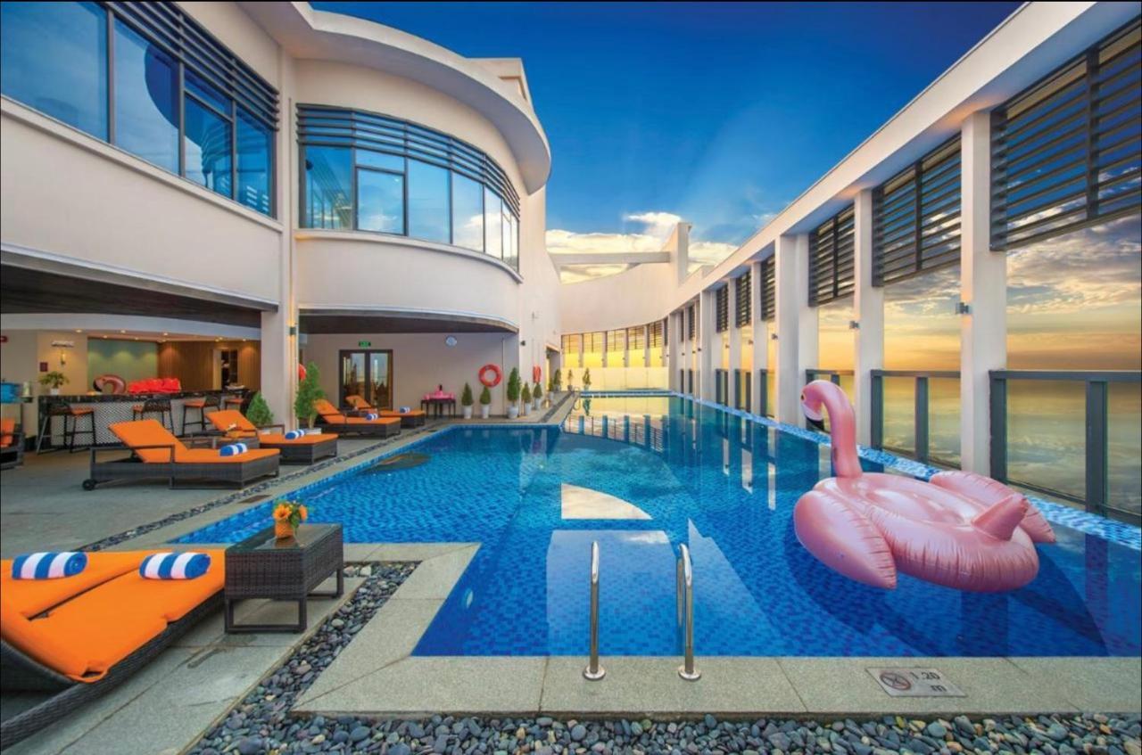 Luxury Apartment In Altara Building With Ocean View Danang Exterior photo